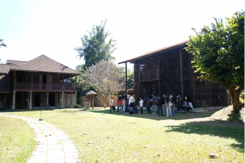 คณาจารย์และนักศึกษาจากมหาวิทยาลัยเทคโนโลยีราชมงคลล้านนา เข้าทัศนศึกษาพิพิธภัณฑ์เรือนโบราณล้านนา มช.