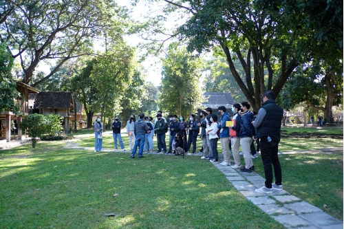 คณาจารย์และนักศึกษาจากมหาวิทยาลัยเทคโนโลยีราชมงคลล้านนา เข้าทัศนศึกษาพิพิธภัณฑ์เรือนโบราณล้านนา มช.