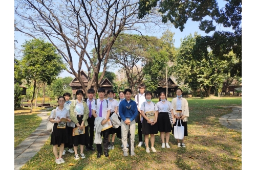 สถาบันภาษา มช. นำนักศึกษาต่างชาติเข้าศึกษาดูงานพิพิธภัณฑ์เรือนโบราณล้านนา มช.