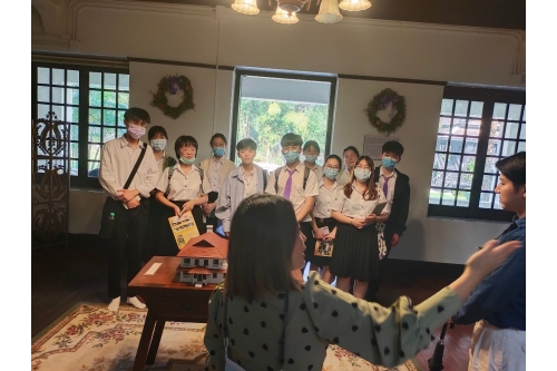 สถาบันภาษา มช. นำนักศึกษาต่างชาติเข้าศึกษาดูงานพิพิธภัณฑ์เรือนโบราณล้านนา มช.