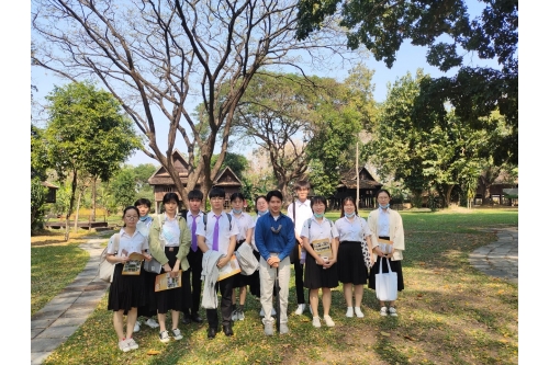 สถาบันภาษา มช. นำนักศึกษาต่างชาติเข้าศึกษาดูงานพิพิธภัณฑ์เรือนโบราณล้านนา มช.