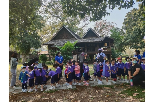 คณะครูและนักเรียนจากโรงเรียนสาธิตมหาวิทยาลัยเชียงใหม่ ระดับชั้นอนุบาล เข้าศึกษาพิพิธภัณฑ์เรือนโบราณล้านนา มช.