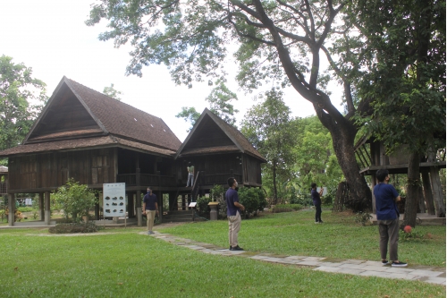 พิพิธภัณฑ์เรือนโบราณล้านนา มช. ได้รับตราสัญลักษณ์มาตรฐานความปลอดภัยด้านสุขอนามัย (Amazing Thailand Safety & Health: SHA) ซึ่งเป็นการยกระดับมาตรฐานการให้บริการและสร้างความมั่นใจให้กับนักท่องเที่ยว