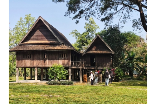 พิพิธภัณฑ์เรือนโบราณล้านนา มช. ได้รับตราสัญลักษณ์มาตรฐานความปลอดภัยด้านสุขอนามัย (Amazing Thailand Safety & Health: SHA) ซึ่งเป็นการยกระดับมาตรฐานการให้บริการและสร้างความมั่นใจให้กับนักท่องเที่ยว