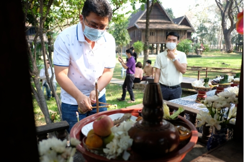 พิธีไหว้พระภูมิเจ้าที่และบอกกล่าววิญญาณผู้ปกปักษ์รักษาเรือนโบราณและหลองข้าวล้านนา เพื่อดำเนินงานโครงการ Conservation of Traditional Lanna Architecture in Chiang Mai ภายใต้ทุนรางวัล AFCP 2019–2021 (ระยะที่ 2)