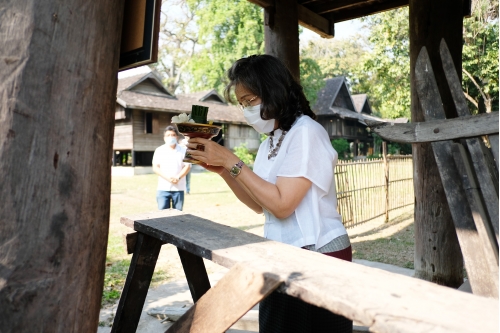 พิธีไหว้พระภูมิเจ้าที่และบอกกล่าววิญญาณผู้ปกปักษ์รักษาเรือนโบราณและหลองข้าวล้านนา เพื่อดำเนินงานโครงการ Conservation of Traditional Lanna Architecture in Chiang Mai ภายใต้ทุนรางวัล AFCP 2019–2021 (ระยะที่ 2)