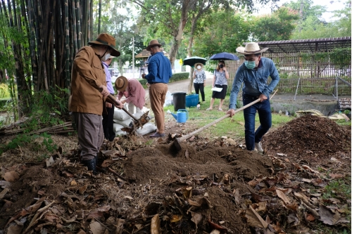 กิจกรรมพัฒนาหลุมปุ๋ยหมัก พิพิธภัณฑ์เรือนโบราณล้านนา สำนักส่งเสริมศิลปวัฒนธรรม มช.