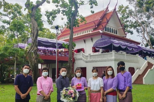 ร่วมรับมอบเกียรติบัตรเกษียณอายุงาน  ในพิธีมุทิตาจิต ข้าราชการ พนักงาน และลูกจ้างประจำของมหาวิทยาลัยเชียงใหม่ ที่เกษียณอายุงาน ประจำปี 2564