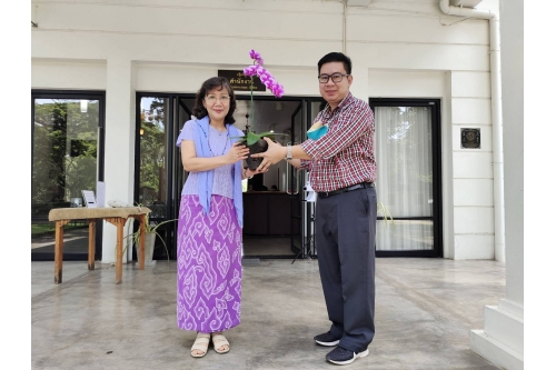 อาจารย์ ดร.สราวุธ รูปิน คณะวิจิตรศิลป์ เข้าร่วมแสดงความยินดีมุทิตาจิตกับ ผู้ช่วยศาสตราจารย์วิลาวัณย์ เศวตเศรนี เนื่องในโอกาสเกษียณอายุงาน ประจำปี 2564