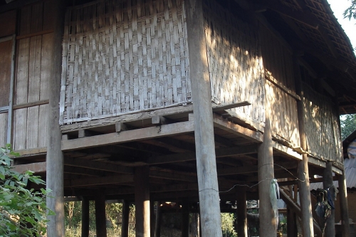 รูปแบบและลักษณะบ้านของไทดำ