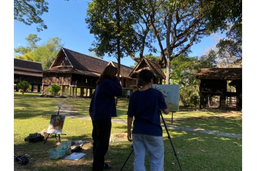 คณาจารย์และนักศึกษาเเละสาขาจิตรกรรม คณะวิจิตรศิลป์  เข้าวาดภาพสถาปัตยกรรมเรือนโบราณล้านนา 