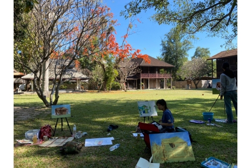 คณาจารย์และนักศึกษาเเละสาขาจิตรกรรม คณะวิจิตรศิลป์  เข้าวาดภาพสถาปัตยกรรมเรือนโบราณล้านนา 