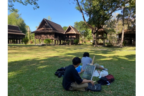 คณาจารย์และนักศึกษาเเละสาขาจิตรกรรม คณะวิจิตรศิลป์  เข้าวาดภาพสถาปัตยกรรมเรือนโบราณล้านนา 