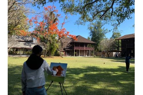 คณาจารย์และนักศึกษาเเละสาขาจิตรกรรม คณะวิจิตรศิลป์  เข้าวาดภาพสถาปัตยกรรมเรือนโบราณล้านนา 