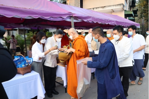 ร่วมพิธีทำบุญตักบาตรพระภิกษุ สามเณร เนื่องในวันมาฆบูชา ประจำปี พ.ศ.2565