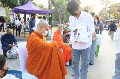 ร่วมพิธีทำบุญตักบาตรพระภิกษุ สามเณร เนื่องในวันมาฆบูชา ประจำปี พ.ศ.2565