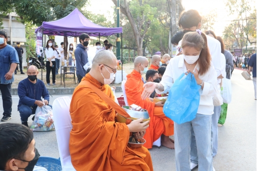 ร่วมพิธีทำบุญตักบาตรพระภิกษุ สามเณร เนื่องในวันมาฆบูชา ประจำปี พ.ศ.2565