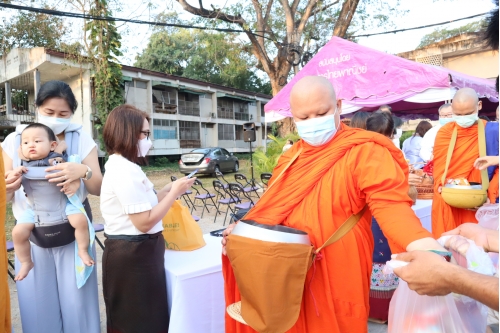 ร่วมพิธีทำบุญตักบาตรพระภิกษุ สามเณร เนื่องในวันมาฆบูชา ประจำปี พ.ศ.2565