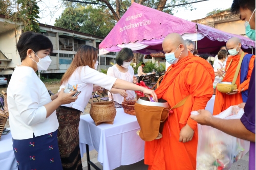 ร่วมพิธีทำบุญตักบาตรพระภิกษุ สามเณร เนื่องในวันมาฆบูชา ประจำปี พ.ศ.2565