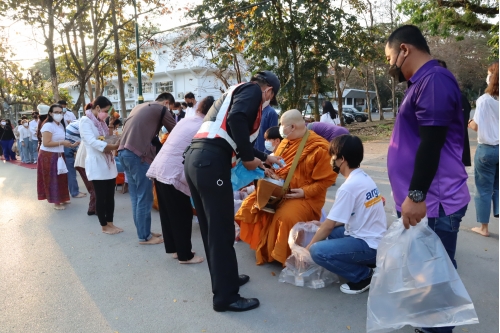 ร่วมพิธีทำบุญตักบาตรพระภิกษุ สามเณร เนื่องในวันมาฆบูชา ประจำปี พ.ศ.2565