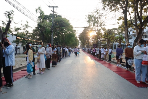 ร่วมพิธีทำบุญตักบาตรพระภิกษุ สามเณร เนื่องในวันมาฆบูชา ประจำปี พ.ศ.2565