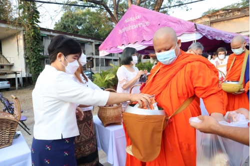 ร่วมพิธีทำบุญตักบาตรพระภิกษุ สามเณร เนื่องในวันมาฆบูชา ประจำปี พ.ศ.2565