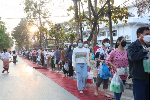 ร่วมพิธีทำบุญตักบาตรพระภิกษุ สามเณร เนื่องในวันมาฆบูชา ประจำปี พ.ศ.2565