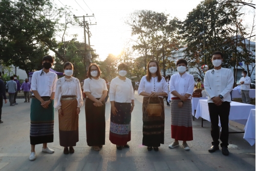 ร่วมพิธีทำบุญตักบาตรพระภิกษุ สามเณร เนื่องในวันมาฆบูชา ประจำปี พ.ศ.2565