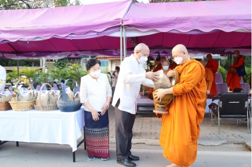 ร่วมพิธีทำบุญตักบาตรพระภิกษุ สามเณร เนื่องในวันมาฆบูชา ประจำปี พ.ศ. 2565