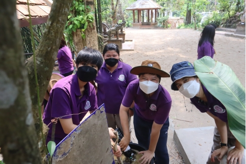 กิจกรรม Happy Society : จิตอาสาการจัดทำหลุมปุ๋ยหมัก และถวายจตุปัจจัย ณ วัดผาลาด (ภายใต้โครงการ Happy CPAC: องค์กรแห่งความสุข ประจำปีงบประมาณ พ.ศ. 2565)