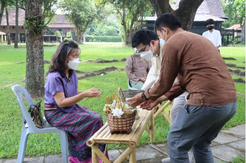 พิธีสระเกล้าดำหัวคณะผู้บริหารและบุคลากรผู้อาวุโส สำนักส่งเสริมศิลปวัฒนธรรม ประจำปี 2565