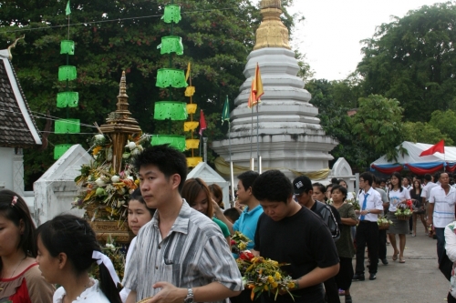 ประเพณีบูชาเสาอินทขีล