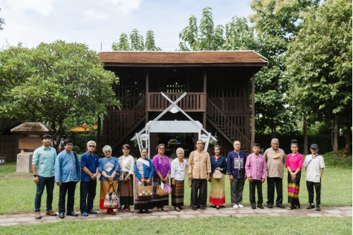 พิธีมอบโล่ประกาศเกียรติคุณเฮือนต้นแบบในการอนุรักษ์ฟื้นฟูเฮือนโบราณ