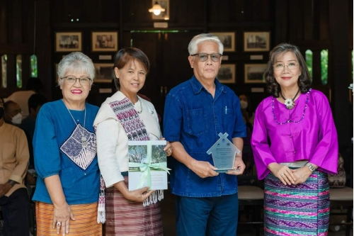 พิธีมอบโล่ประกาศเกียรติคุณเฮือนต้นแบบในการอนุรักษ์ฟื้นฟูเฮือนโบราณ