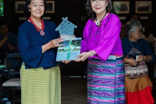 พิธีมอบโล่ประกาศเกียรติคุณเฮือนต้นแบบในการอนุรักษ์ฟื้นฟูเฮือนโบราณ