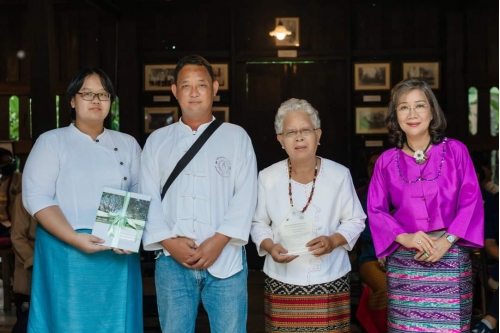 พิธีมอบโล่ประกาศเกียรติคุณเฮือนต้นแบบในการอนุรักษ์ฟื้นฟูเฮือนโบราณ