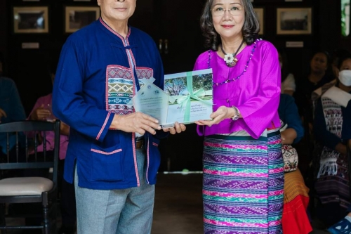 พิธีมอบโล่ประกาศเกียรติคุณเฮือนต้นแบบในการอนุรักษ์ฟื้นฟูเฮือนโบราณ