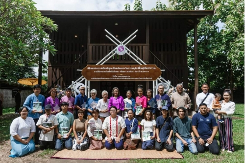 พิธีมอบโล่ประกาศเกียรติคุณเฮือนต้นแบบในการอนุรักษ์ฟื้นฟูเฮือนโบราณ