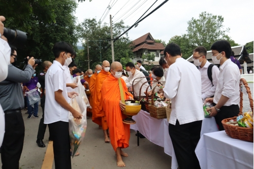 ร่วมพิธีทำบุญตักบาตรเทโวโรหณะ ประจำปี พ.ศ. 2565