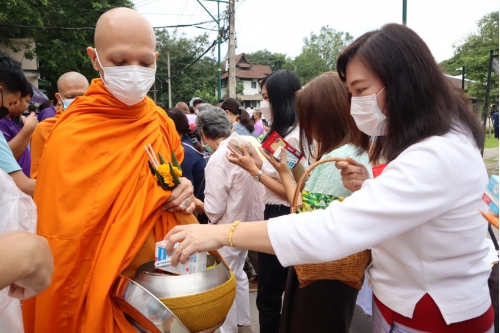 ร่วมพิธีทำบุญตักบาตรเทโวโรหณะ ประจำปี พ.ศ. 2565