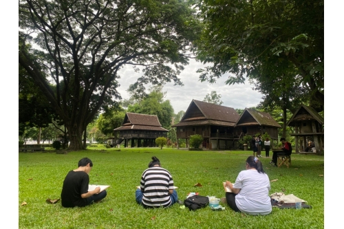 คณะศิลปกรรมและสถาปัตยกรรมศาสตร์ มทร. ล้านนา  เข้าศึกษาดูงานและวาดภาพ ณ พิพิธภัณฑ์เรือนโบราณล้านนา มช.