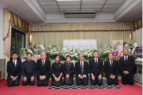 ร่วมพิธีสวดพระอภิธรรมคุณแม่อำไพ มหาเอก