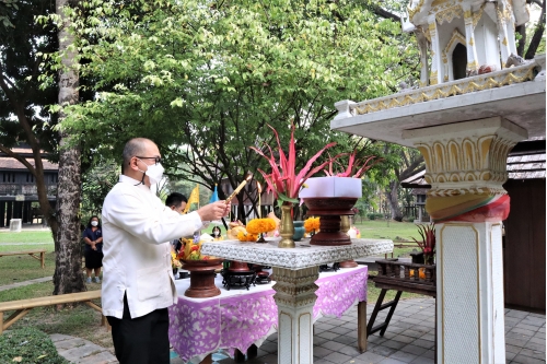 พิธีไหว้พระภูมิเจ้าที่สำนักส่งเสริมศิลปวัฒนธรรม มช. เนื่องในวันขึ้นปีใหม่ ประจำปี พ.ศ. 2566 