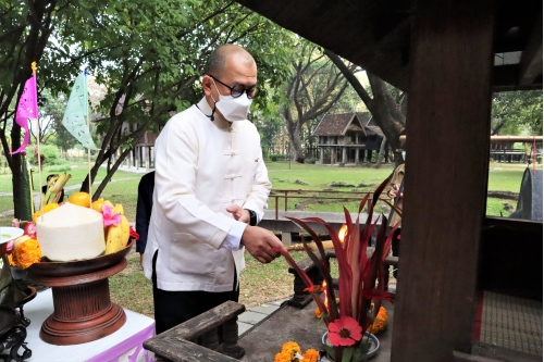 พิธีไหว้พระภูมิเจ้าที่สำนักส่งเสริมศิลปวัฒนธรรม มช. เนื่องในวันขึ้นปีใหม่ ประจำปี พ.ศ. 2566 