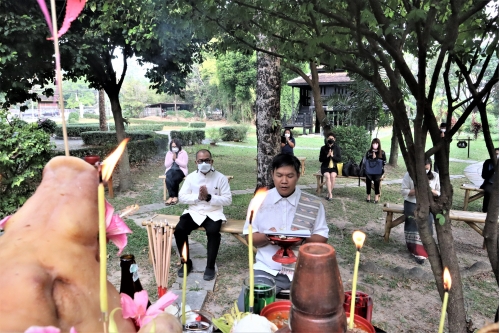 พิธีไหว้พระภูมิเจ้าที่สำนักส่งเสริมศิลปวัฒนธรรม มช. เนื่องในวันขึ้นปีใหม่ ประจำปี พ.ศ. 2566 