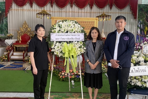 มอบพวงหรีดร่วมไว้อาลัยแก่ อาจารย์ศักดิ์เสริญ รัตนชัย ผู้ได้รับรางวัลภูมิแผ่นดินปิ่นล้านนา มหาวิทยาลัยเชียงใหม่ (สาขาส่งเสริมศิลปวัฒนธรรม) ประจำปี พ.ศ. 2560 