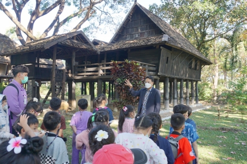 โรงเรียนสาธิตมหาวิทยาลัยเชียงใหม่ ศึกษาเเหล่งเรียนรู้ด้านสถาปัตยกรรมเเละวิถีชีวิตวัฒนธรรมล้านนา ภายใต้กิจกรรม “เด็กยุคใหม่ เรียนรู้วิถีไทย”