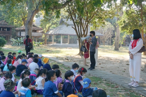 โรงเรียนสาธิตมหาวิทยาลัยเชียงใหม่ ศึกษาเเหล่งเรียนรู้ด้านสถาปัตยกรรมเเละวิถีชีวิตวัฒนธรรมล้านนา ภายใต้กิจกรรม “เด็กยุคใหม่ เรียนรู้วิถีไทย”