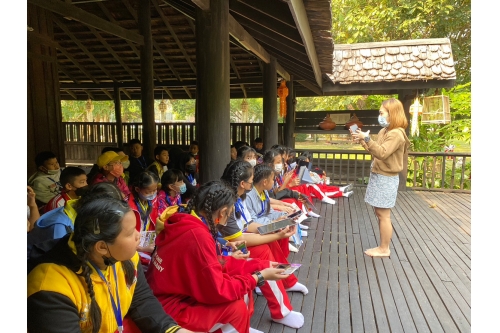 คณะครูและนักเรียนจากโรงเรียนสันกำแพง เข้าทัศนศึกษาพิพิธภัณฑ์เรือนโบราณล้านนา มช.