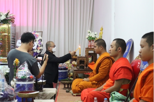 ร่วมเป็นเจ้าภาพในพิธีบำเพ็ญกุศลศพและสวดพระอภิธรรม นางรุจิรา คอทอง อดีตเลขานุการสำนักส่งเสริมศิลปวัฒนธรรมและล้านนาสร้างสรรค์